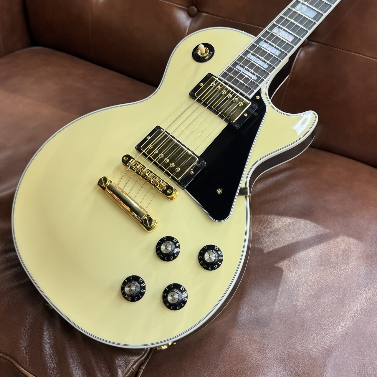 Gibson 【レア物】Les Paul Custom 70s / Butter Cream #210940088