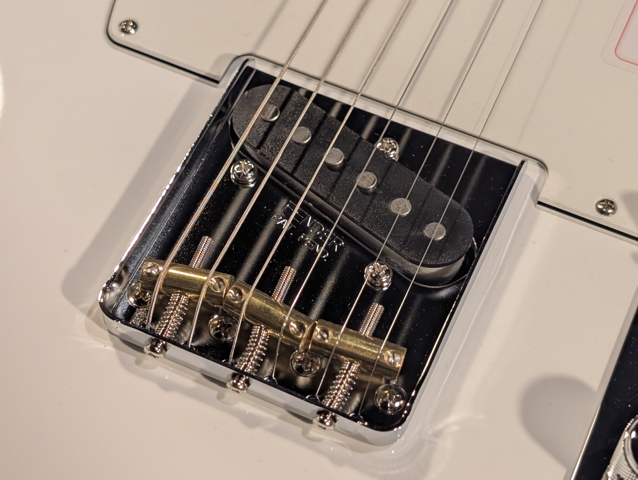 Fender Made in Japan Hybrid II Telecaster Arctic White