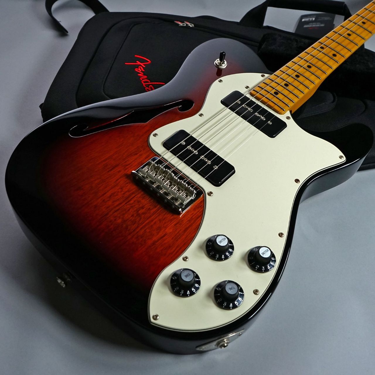 Fender Telecaser Thinline Deluxe 中古品 Fender Modern Player Telecaster Thinline Deluxe 中古 重量