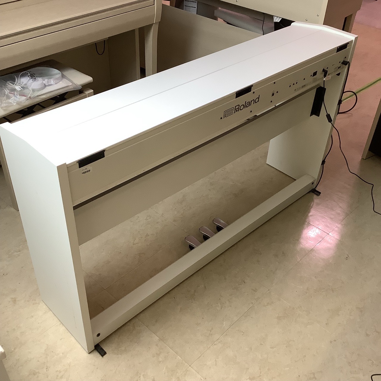 Roland F-140R(中古)【楽器検索デジマート】 Roland F-140R(中古)【楽器検索デジマート】