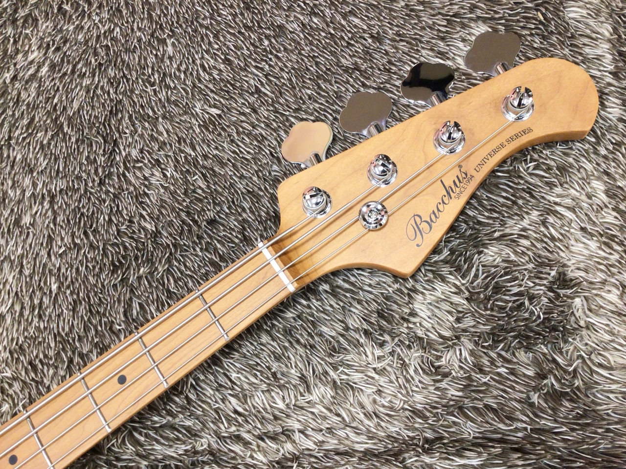 Madison エレキベース サンバースト 20フレット　ジャンク Madison エレキベース サンバースト 20フレット ジャンク