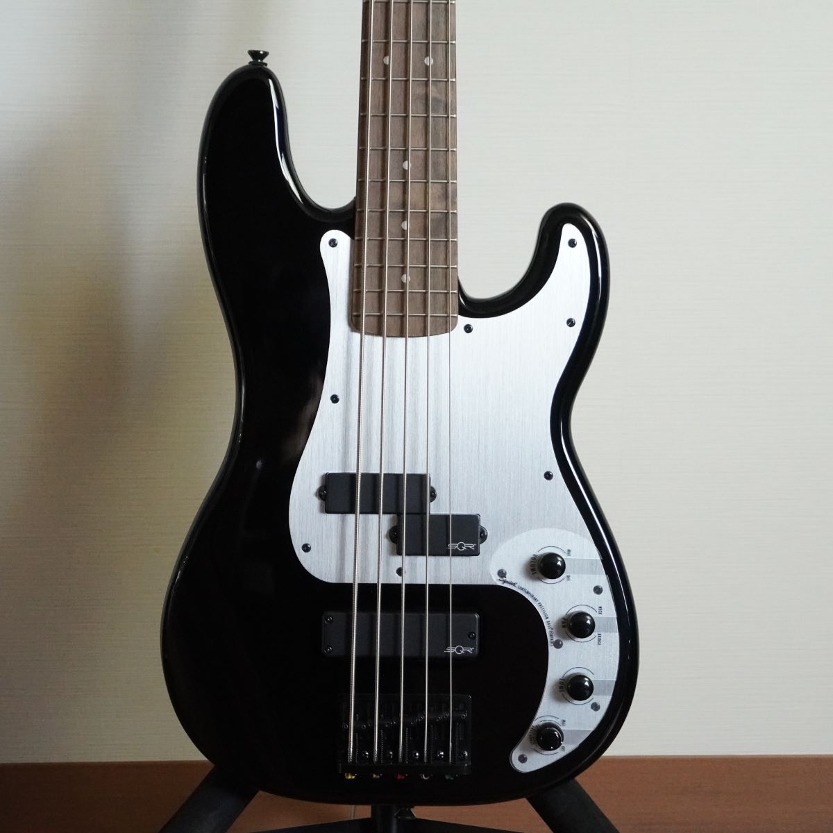 Squier by Fender Contemporary Active Precision Bass PH V