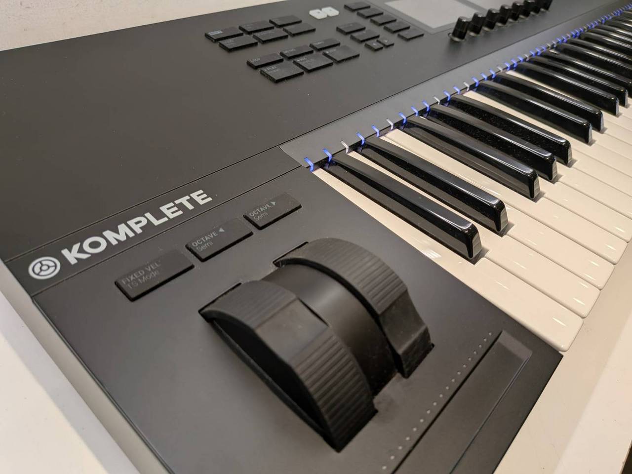 NATIVE INSTRUMENTS KOMPLETE KONTROL S49 MK2 MIDIキーボード 49鍵盤 