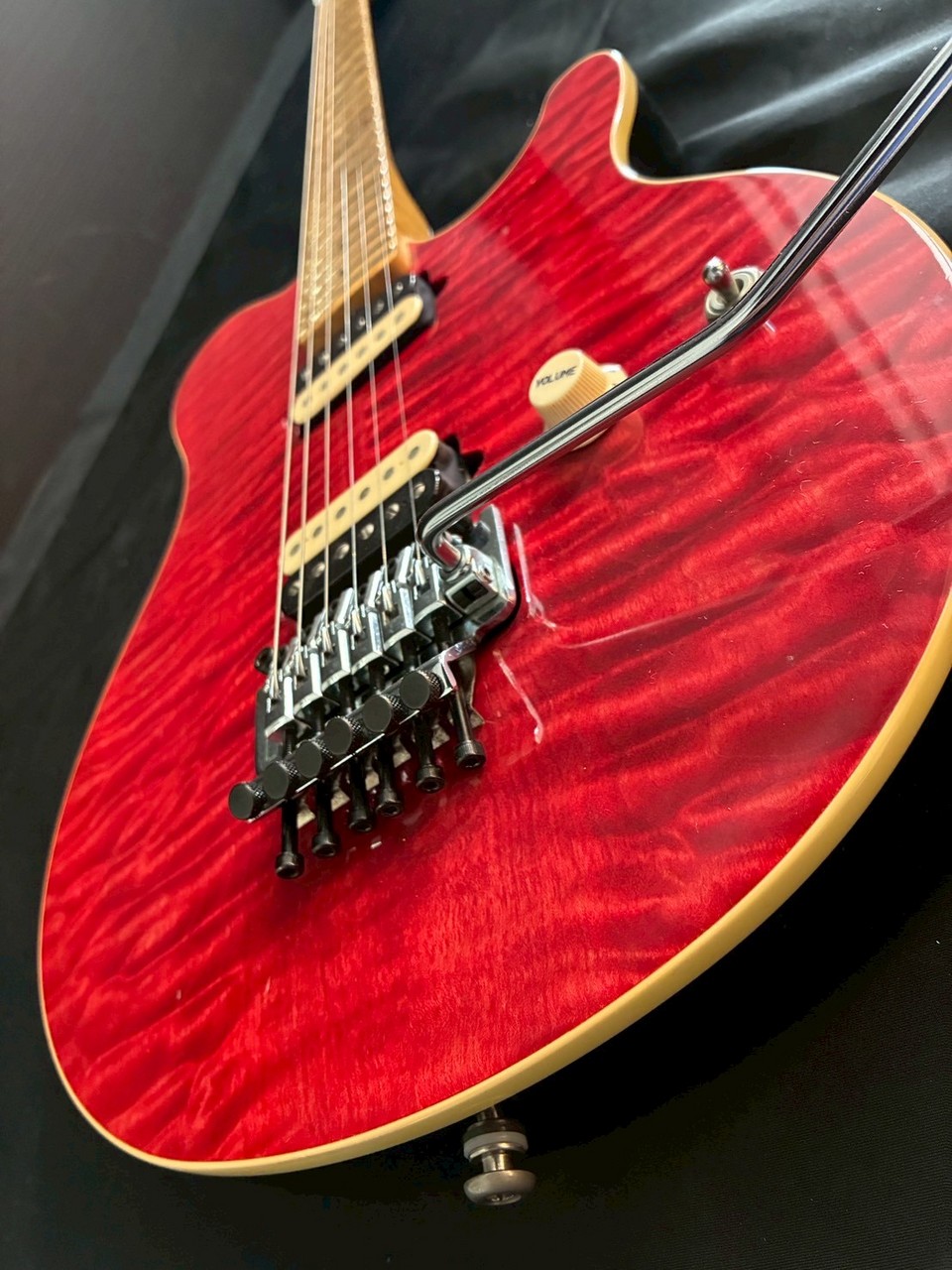ギター MUSIC MAN AXIS T-RED w/TREM MUSIC MAN AXIS RED TRANS TREM MAPLE（中古）【楽器検索