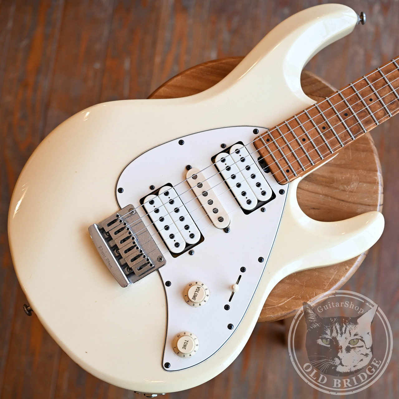 MUSIC MAN Silhouette White 1993