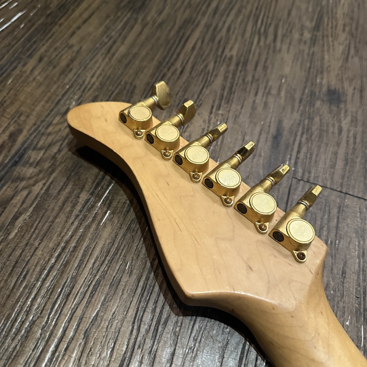 金ロゴ FERNANDES SFR-512 ストラトゴールドパーツ仕様 アーム付 金ロゴ FERNANDES SFR-512 ストラトゴールドパーツ仕様 アーム付