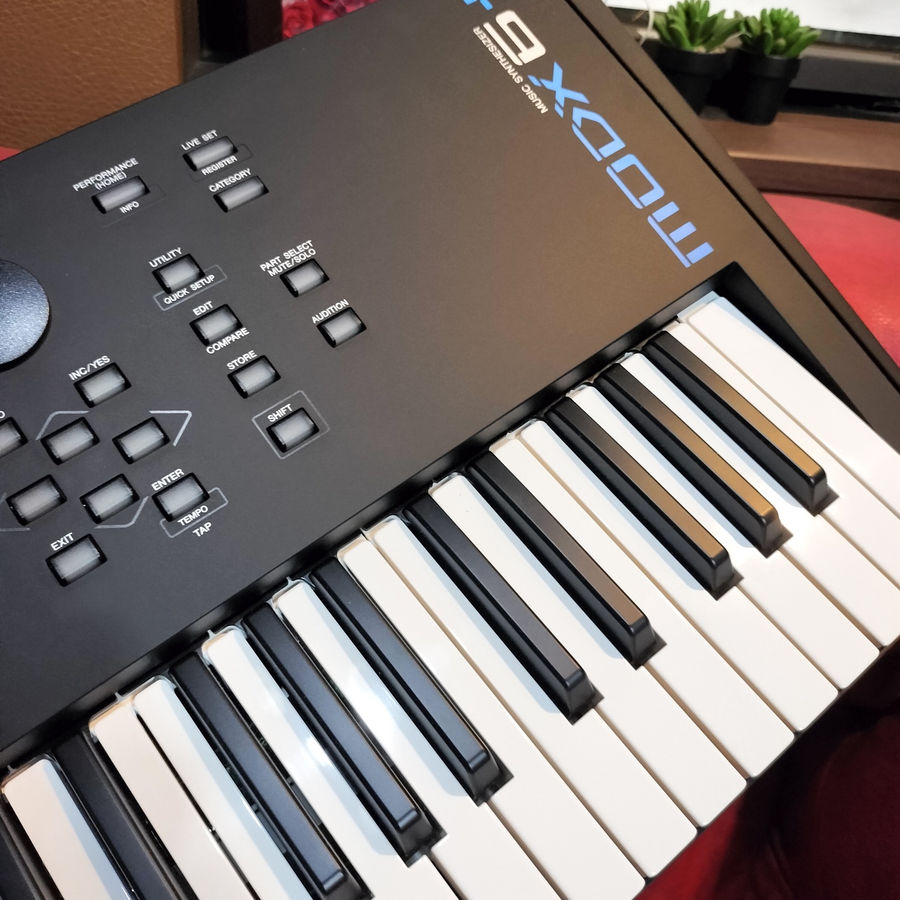 YAMAHA MODX6+ 61鍵 ワークステーションシンセサイザー（中古）【楽器