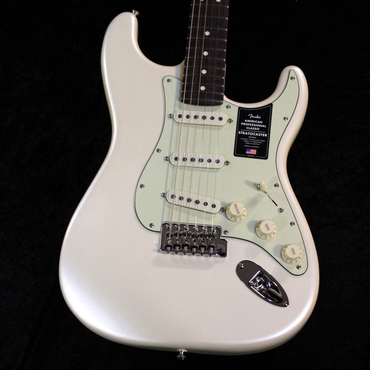 オ*中様 Fender エレキギター アイボリー Fender Jeff Beck 