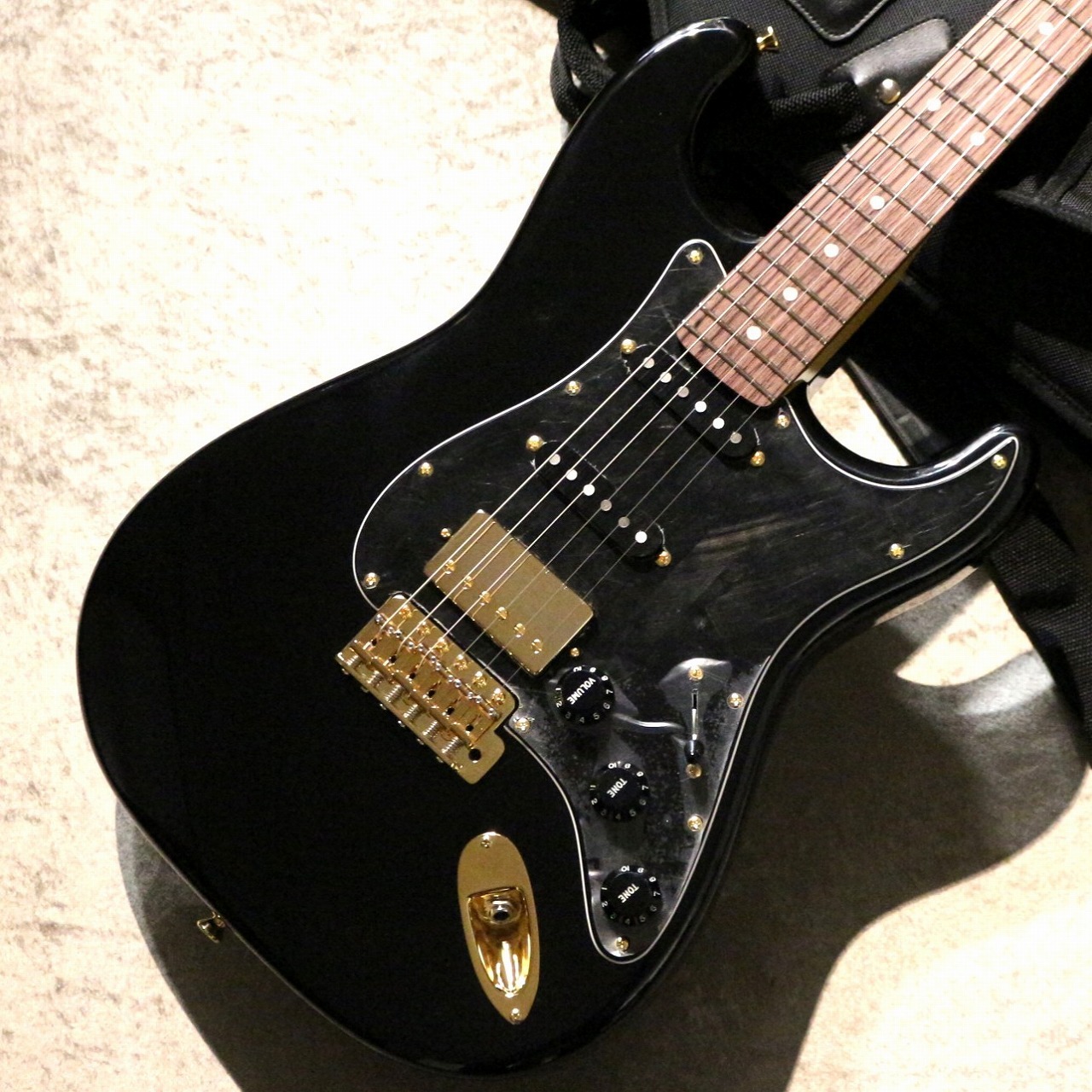 最新最全のをすべて Moon 【特注!!】ST-C 【3.52kg #59102 Wear Hard Gold Black/R ギター