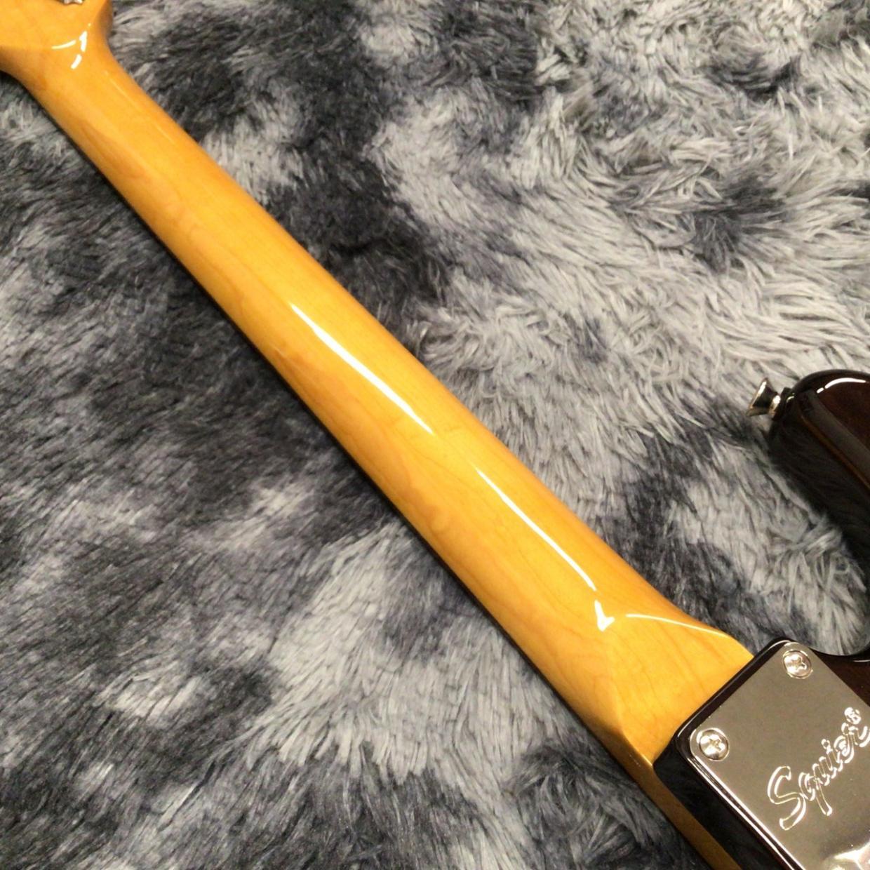 Squier by Fender Classic Vibe '70s Stratocaster HSS, Laurel Fingerboard, Walnut 사진 10