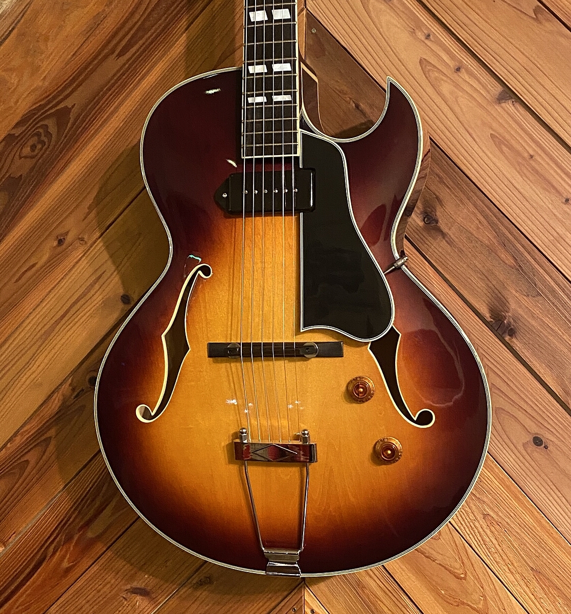 Eastman AR-175CE P-90 Sunburst（中古）【楽器検索デジマート】