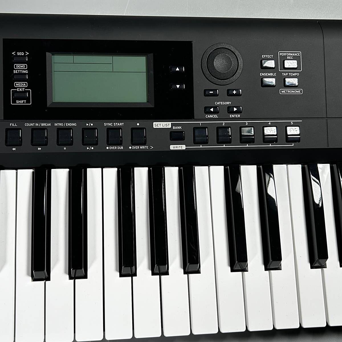 KORG i3 MB (Super Matte Black) 自動伴奏機能付き ミュージックワーク
