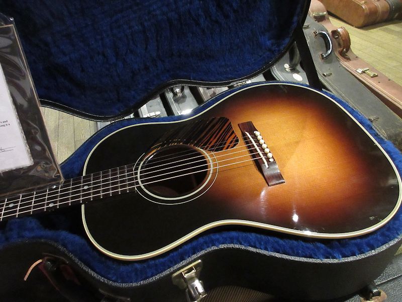 Gibson Custom Shop 1942 LG-2 