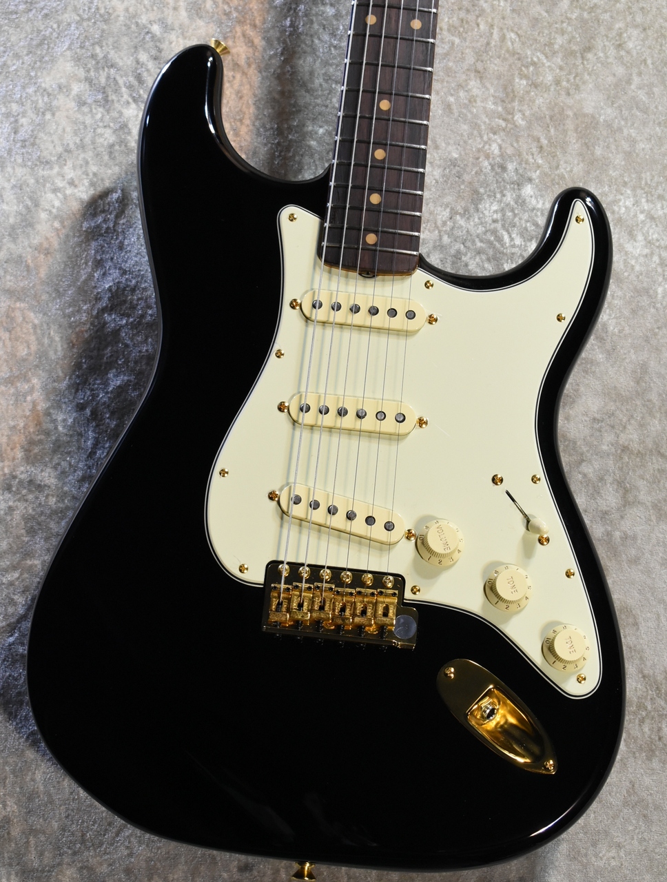 Fender LTD American Vintage II 1961 Stratocaster Gold Hardware