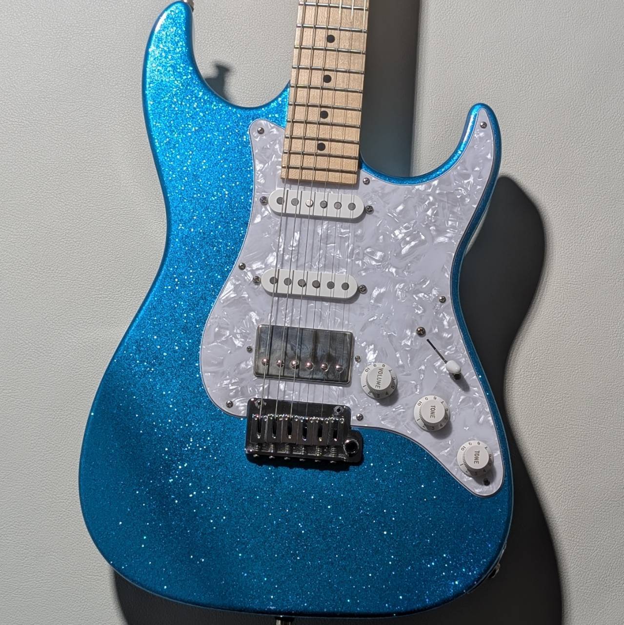 AddicTone ストラト　美品　エレキギター Addictone Classic Modern Stratocaster Type -Blue Sparkle-【3.67