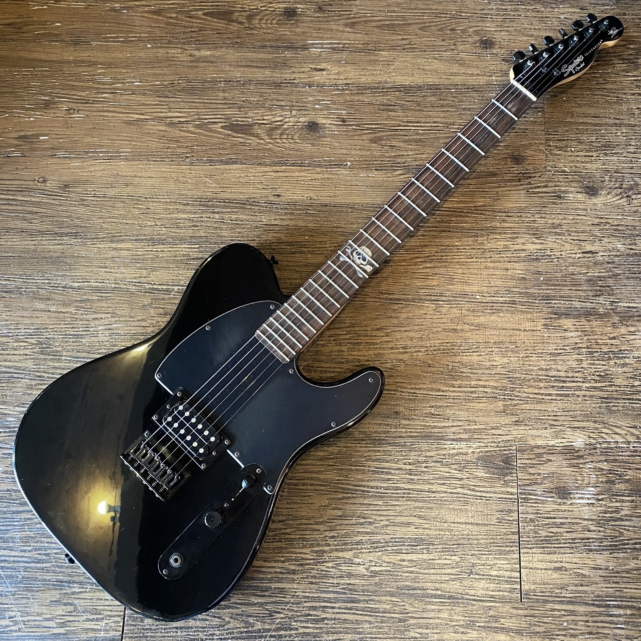 アブリルラビーンモデル　ギター Amazon.co.jp: Squier by Fender Squire Electric Guitar