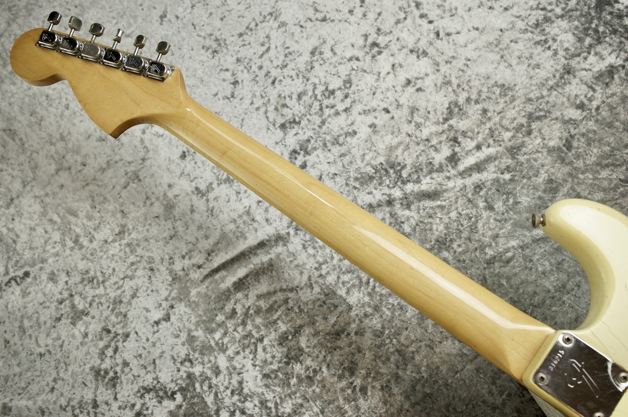 ギター Fender Stratocaster synchronized tremolo シンクロナイズドトレモロ付きのストラトキャスター？ : r/Stratocaster