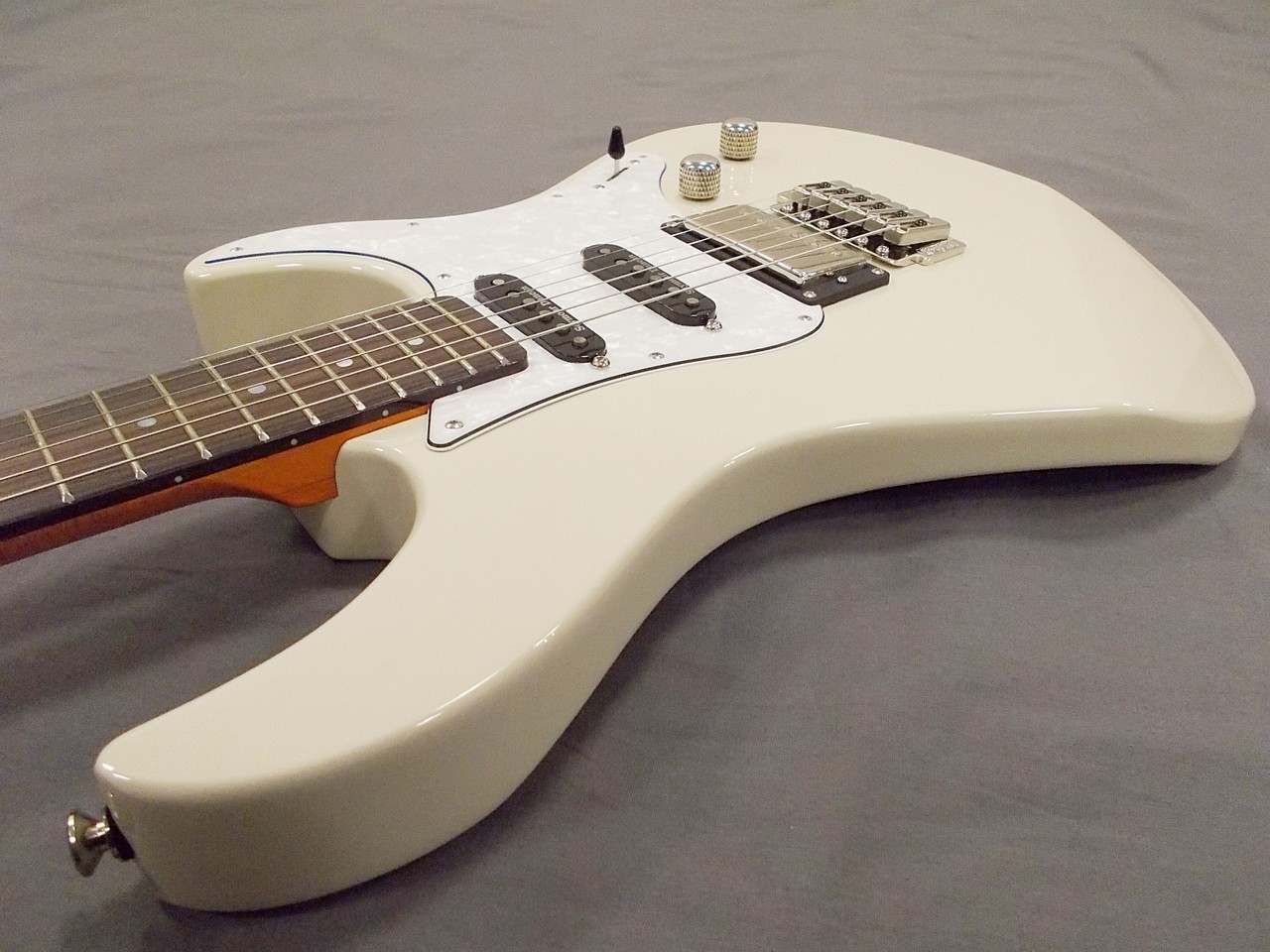 パナカページ PACIFICA612VIIX / Vintage White: エレキギター｜三木楽器公式