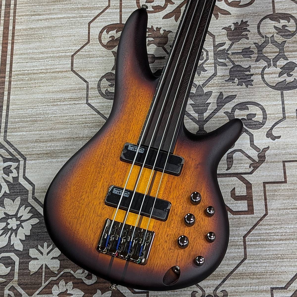 【中古品】SRF700 サンバースト エレキベース Ibanez SRF700 -Brown Burst Flat-（新品）【楽器検索デジマート】