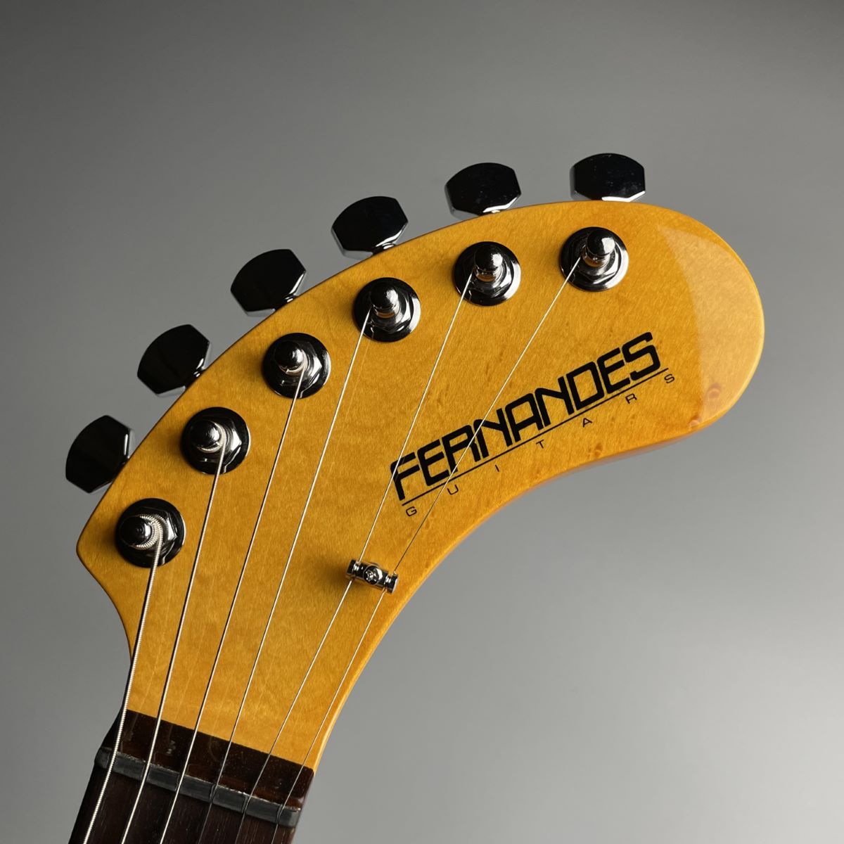 テニス[美品] FERNANDES ZO-3 芸達者 スピーカー内蔵ミニギター/トレモロ・ユニット [QI315] フェルナンデス