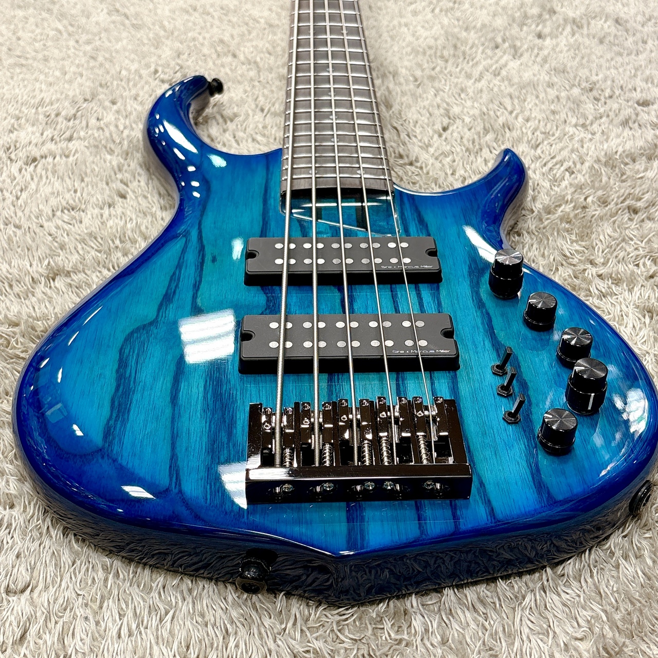 Sire Marcus Miller M5 Ash 5st / TBL (Transparent Blue)【5弦