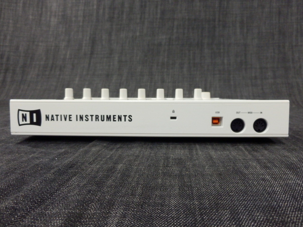 NATIVE INSTRUMENTS MASCHINE mk2 WHITE（中古/送料無料）【楽器検索