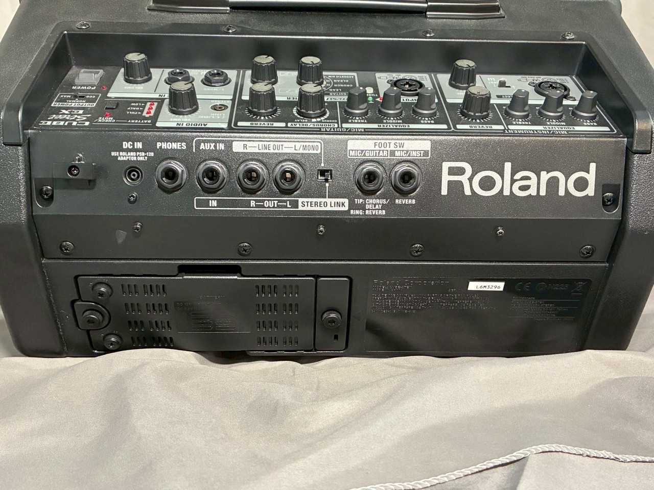 Roland CUBE Street EX Battery-Powered Stereo Amplifier（中古