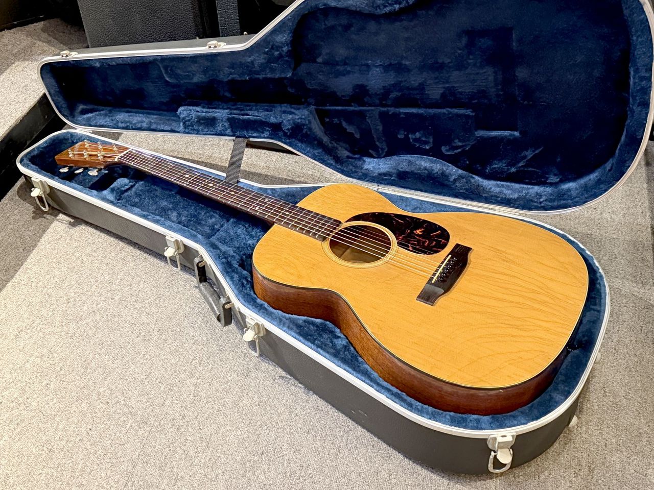 丸ごと一冊 マーティン OOO / OM ヴィンテージ ギター Martin 丸ごと一冊 マーティン OOO / OM ヴィンテージ ギター Martin Vintage