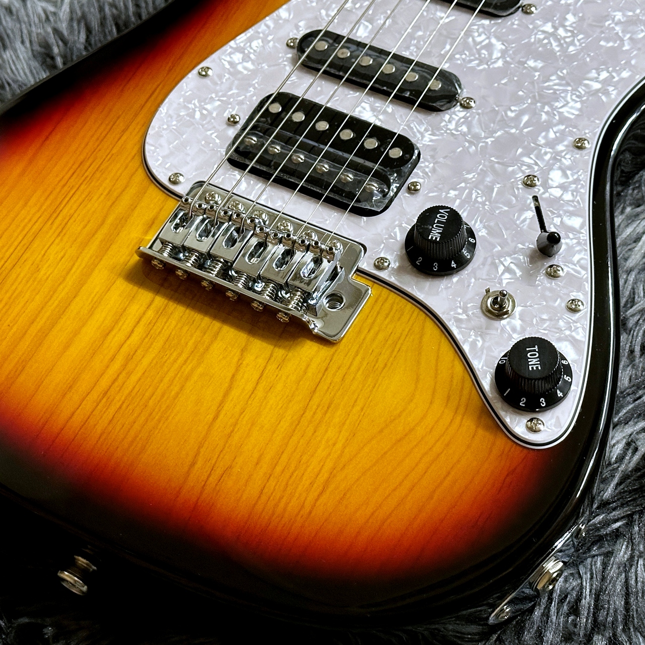 Bacchus GS-Mini 3TS (3-Tone Sunburst) -Univers Series-【ミニエレキ