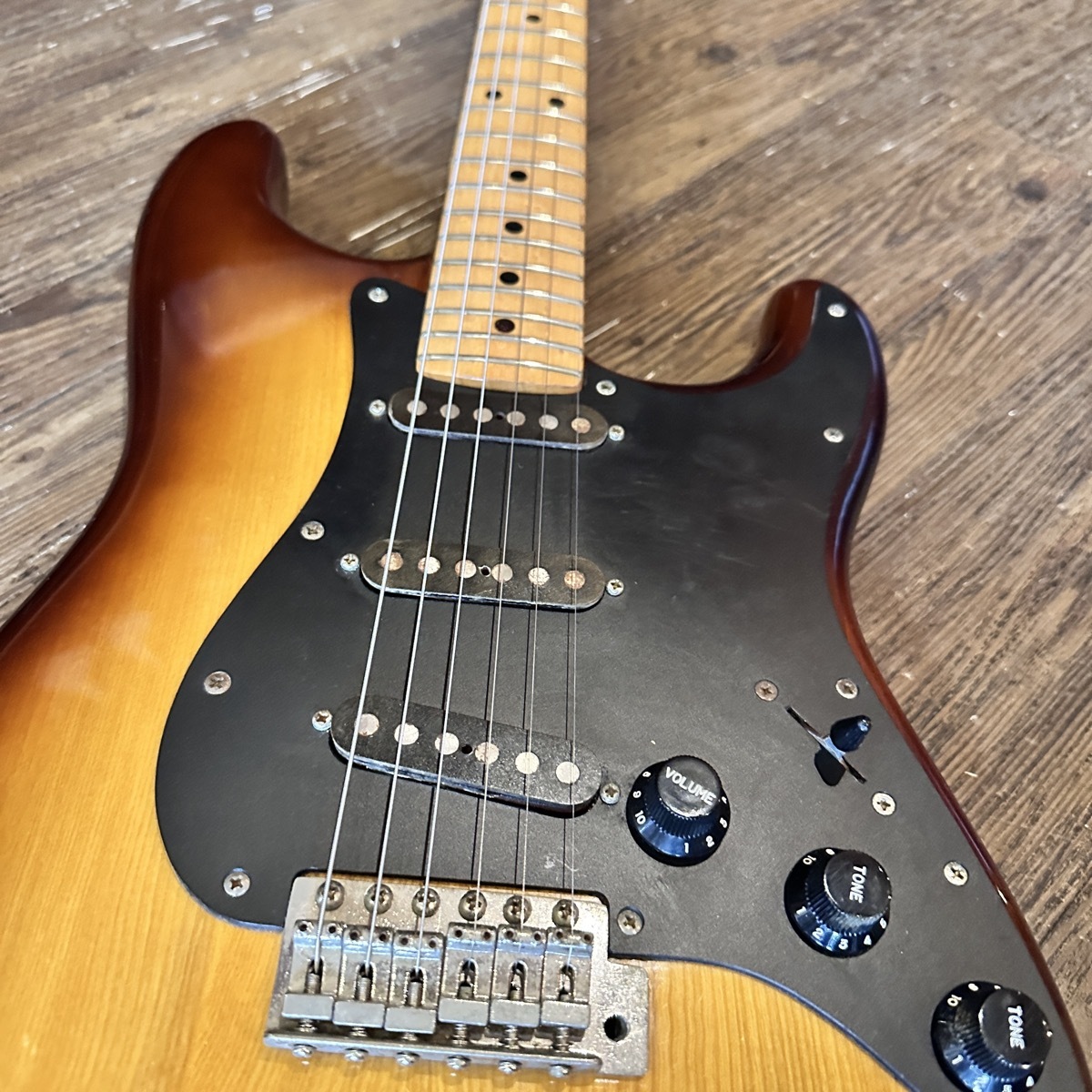 FERNANDES FST-60 5桁シリアル 1970年代 石ロゴ Electric Guitar（中古