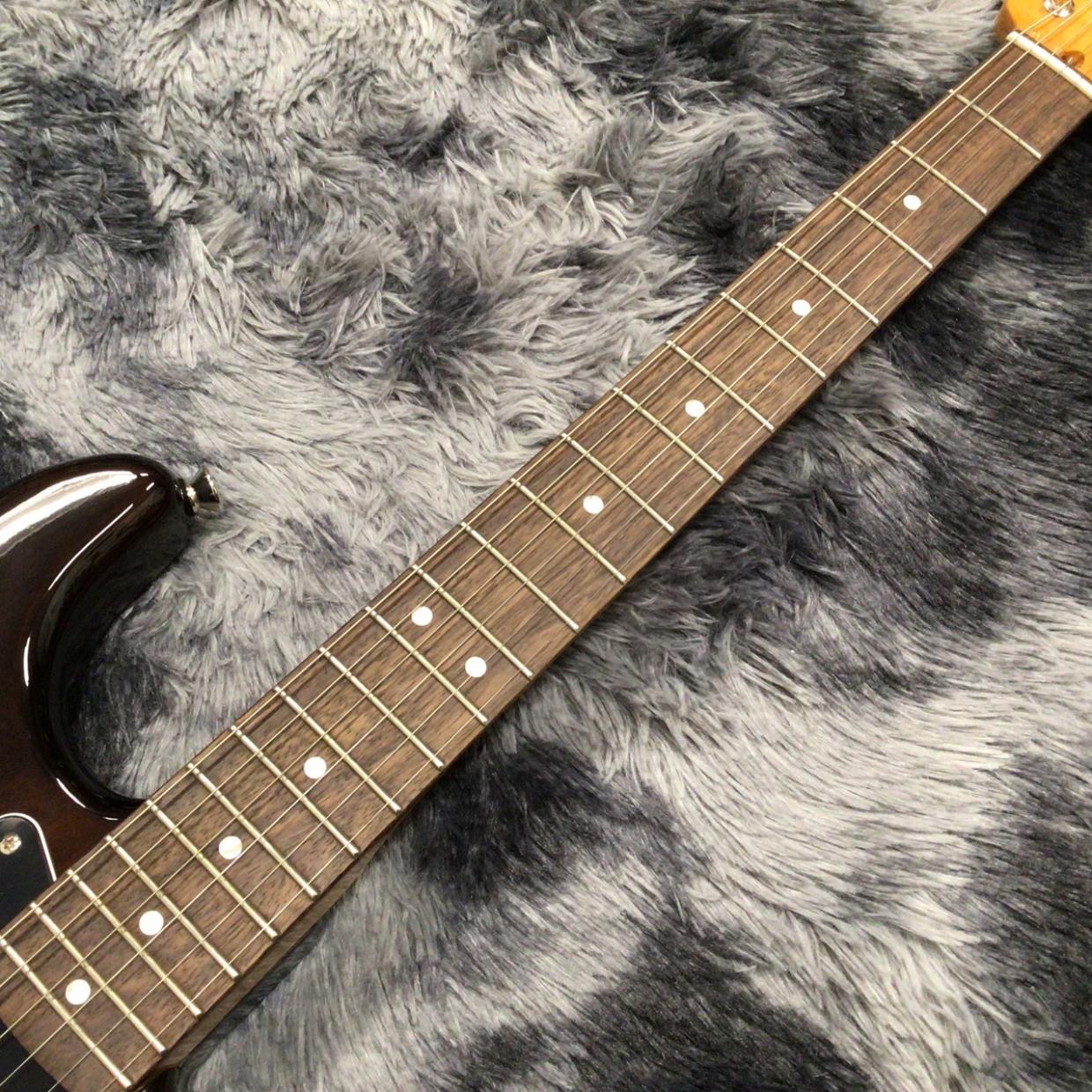 Squier by Fender Classic Vibe '70s Stratocaster HSS, Laurel Fingerboard, Walnut 사진 7