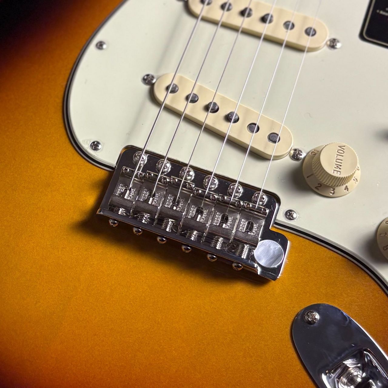 Fender American Vintage II 1961 Stratocaster 3-Color Sunburst