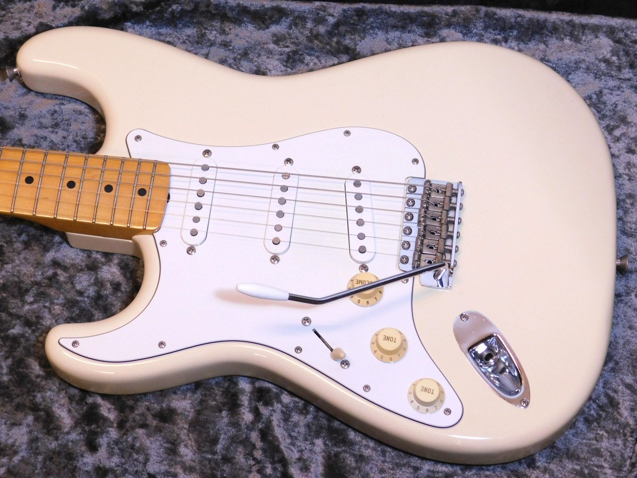 ギター fender japan ST68 A rare Fender Japan ST68-HO Zebrawood Stratocaster just popped up