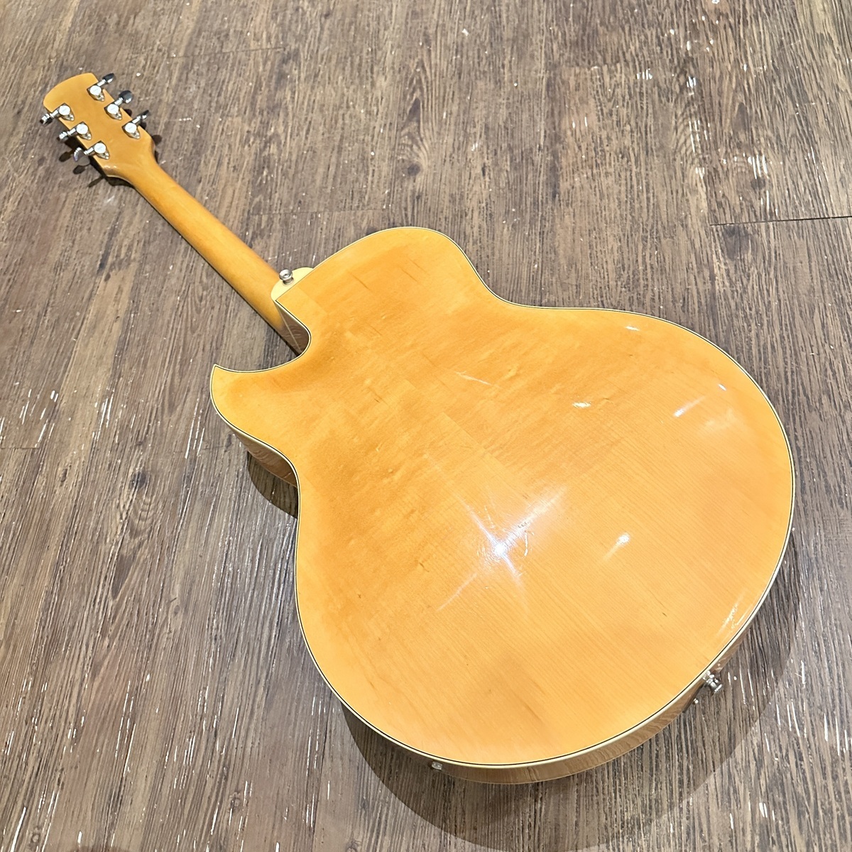 ヤマハ電気ギター　型名　AEー11　製造番号　02389　ハードケース付 YAMAHA AE-11 1966年製 Electric Guitar（中古/送料無料）【楽器検索