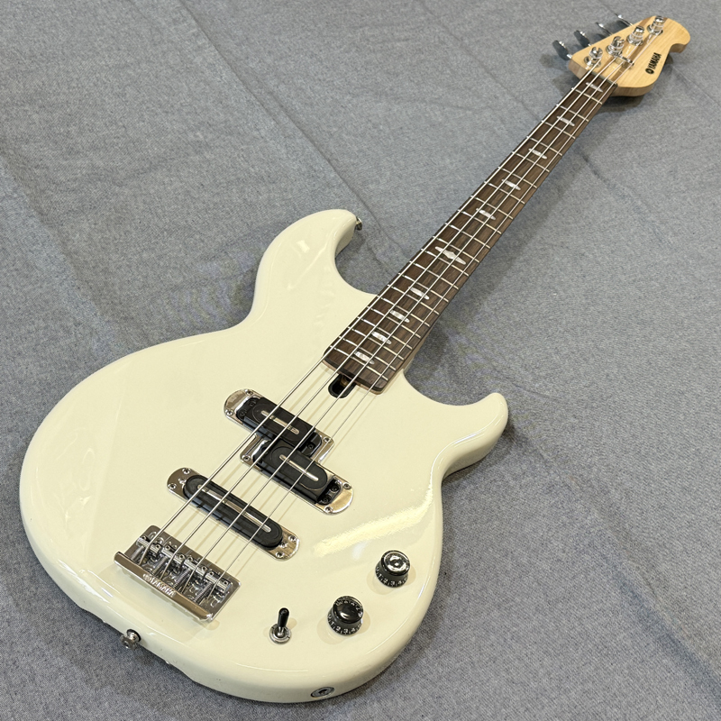 ベース YAMAHA BB1024 DISC Yamaha BB1024 gitara basowa Super-BB, Vintage biały