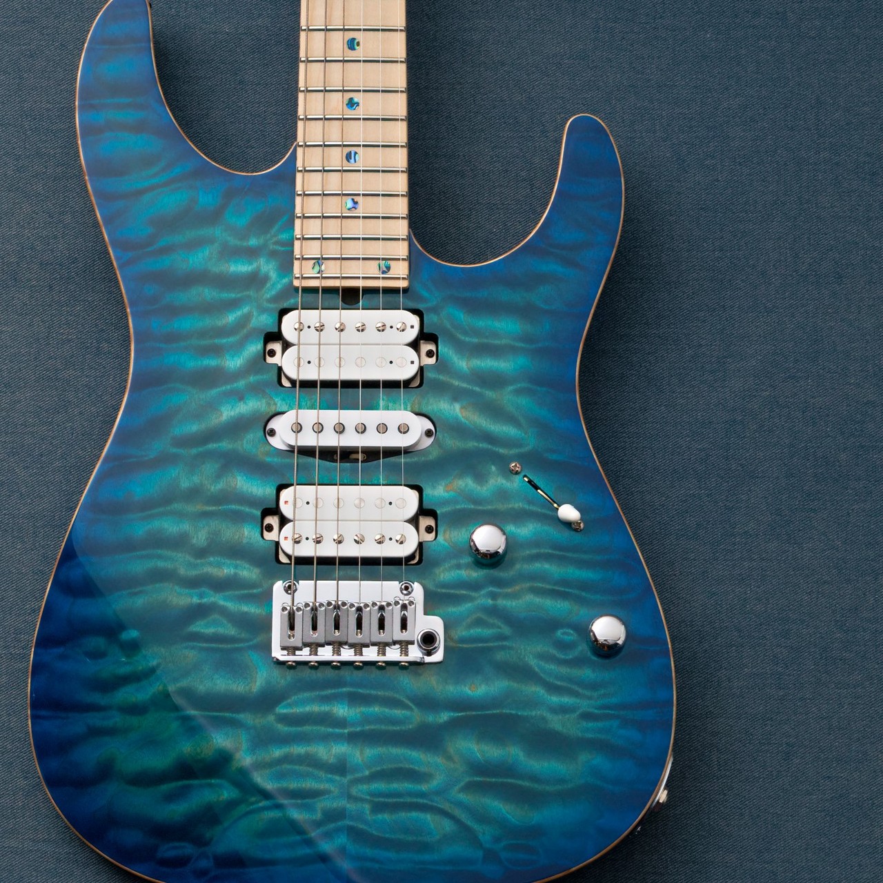 ギター T's Guitars DST Pro24 Quilt T's Guitars DST Pro 24 Master Grade Quilt Maple Top -Centura Blue