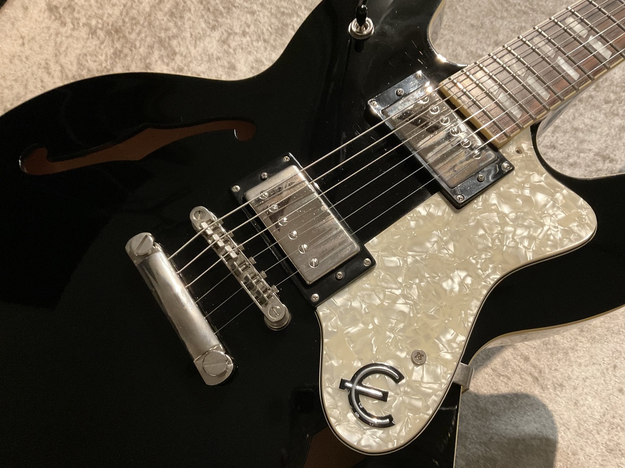 大得価，正規品 Epiphone Epiphone Riviera II 2010年製 Riviera II 2010年