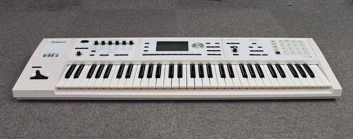 Roland FA-06-SC（限定ホワイト） シンセサイザー 【 中古 】（中古 