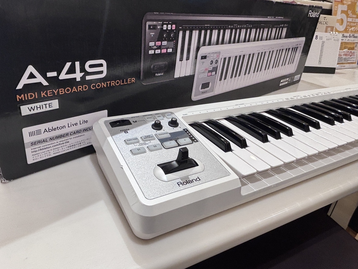 【美品】Roland A-49 MIDIキーボードコントローラー　白 Roland 【特別価格】A-49 (ホワイト) MIDIキーボード・コントローラー