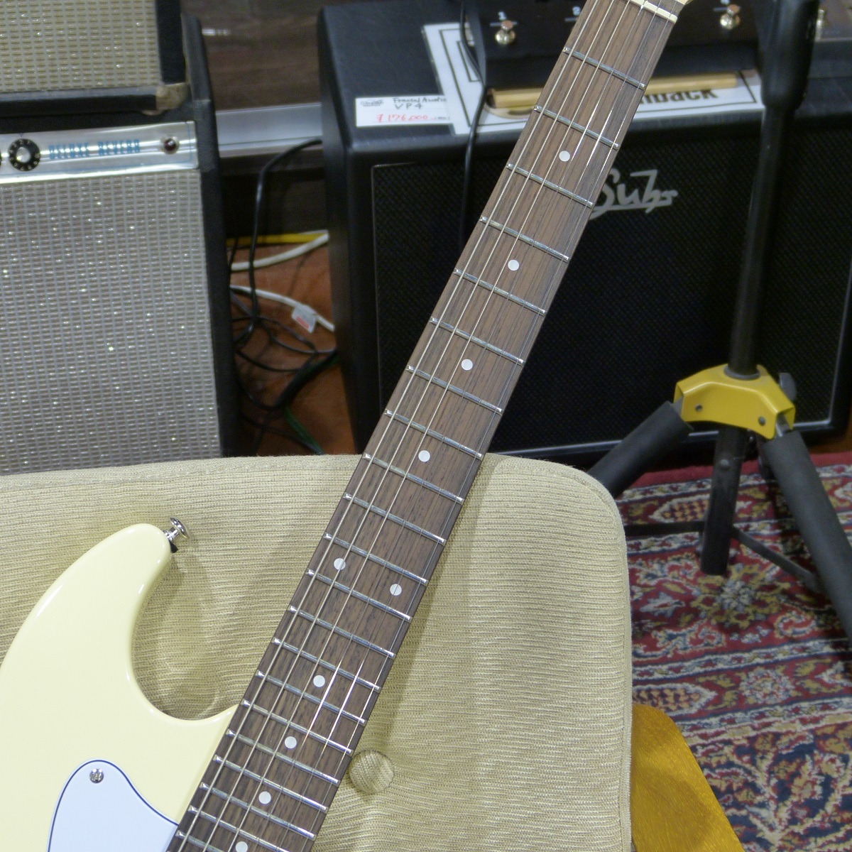 VOX APC-2 / White 【アンプ・エフェクト・リズムマシン内蔵ミニギター