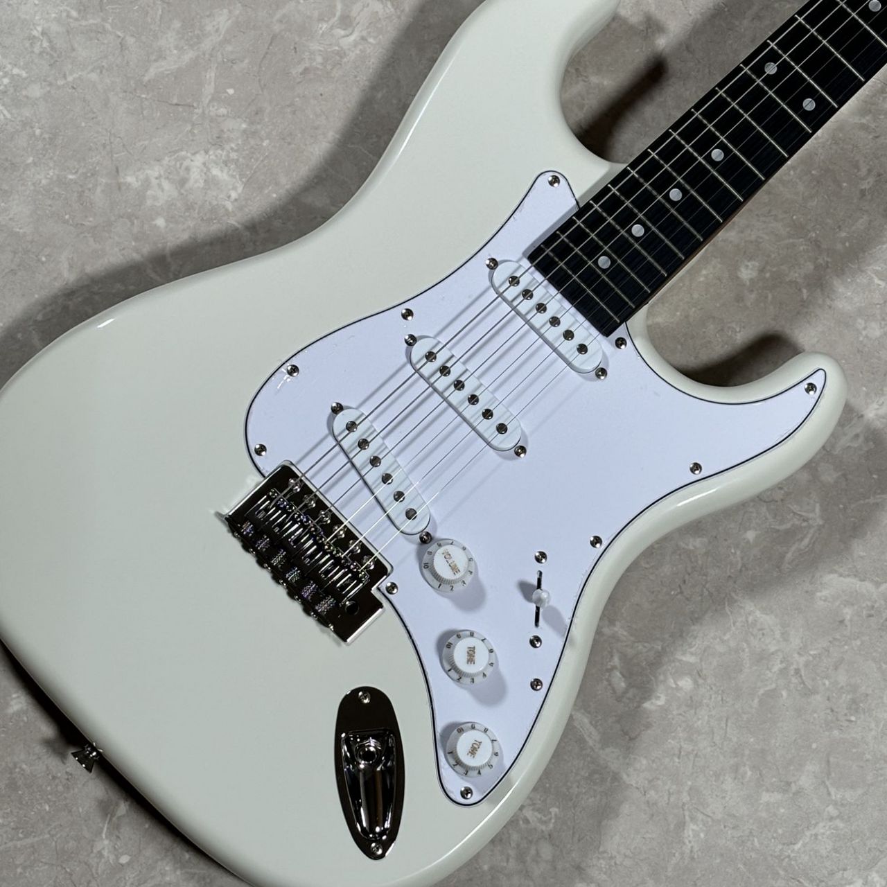 美品　BUSKER’S　ストラトキャスタータイプ　エレキギター　ホワイト BUSKER'S BST-Standard 超初心者セット GWT グレーホワイト