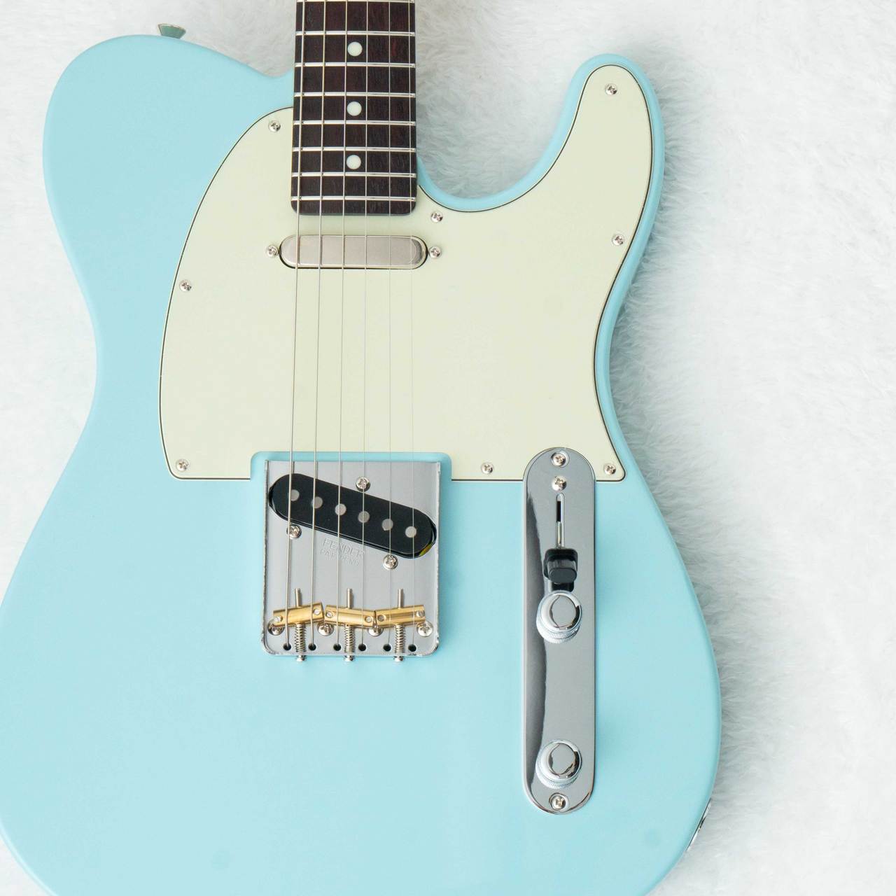 ティーズ ページ2 Fender FSR Made in Japan Hybrid II Telecaster Daphne Blue Matching