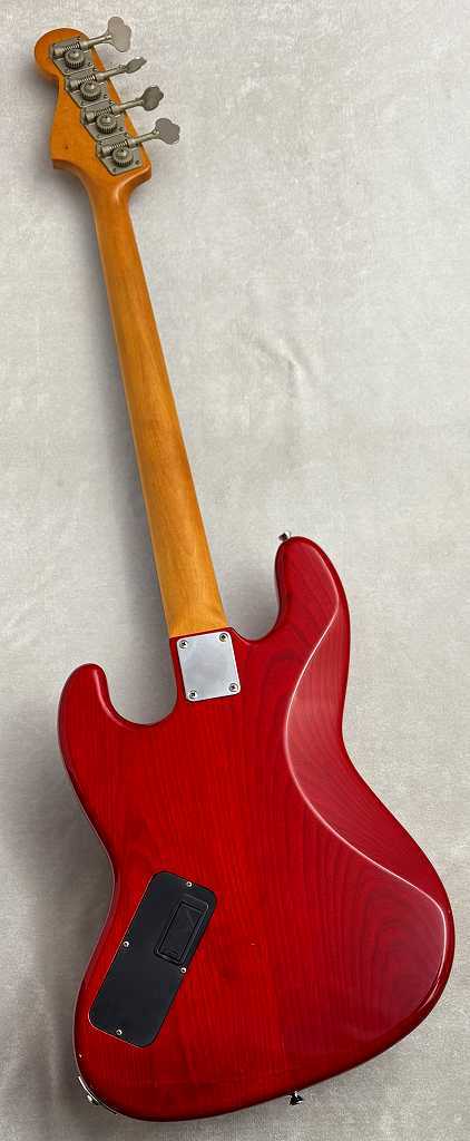 しゅーじページ　4-2 Squier by Fender MB-4 Skull and Crossbones 4 String Bass