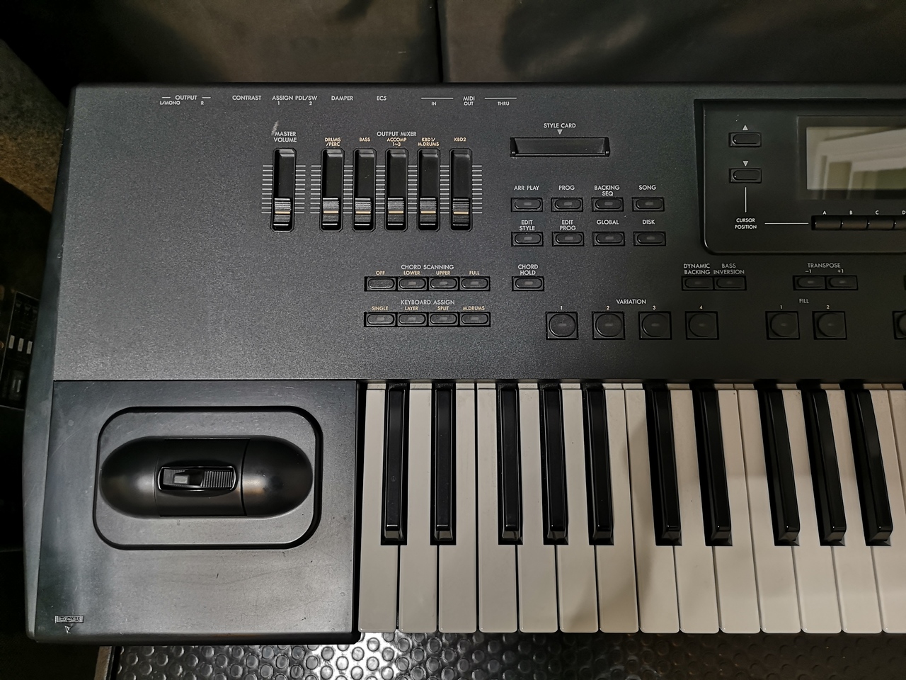 廃盤品 KORG i3 1993ver. ジャンク　シンセサイザー KORG I3 シンセサイザーシルバー