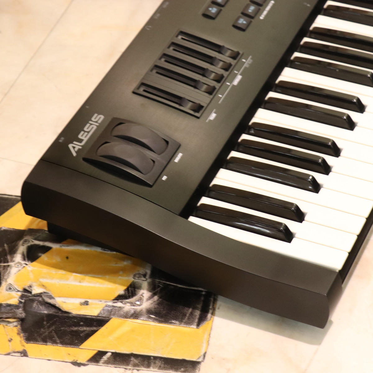 ALESIS QS6.1 【梅田店】（中古）【楽器検索デジマート】