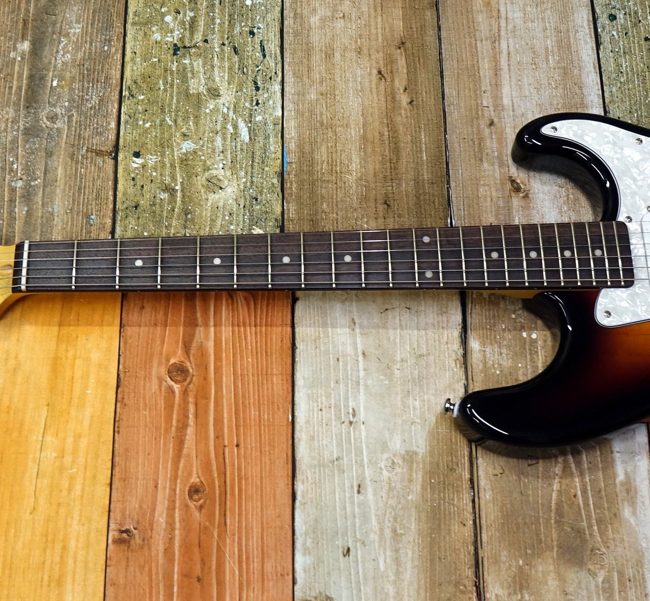 G&L Tribute Series Legacy 3TS (3トーンサンバースト)（新品）【楽器