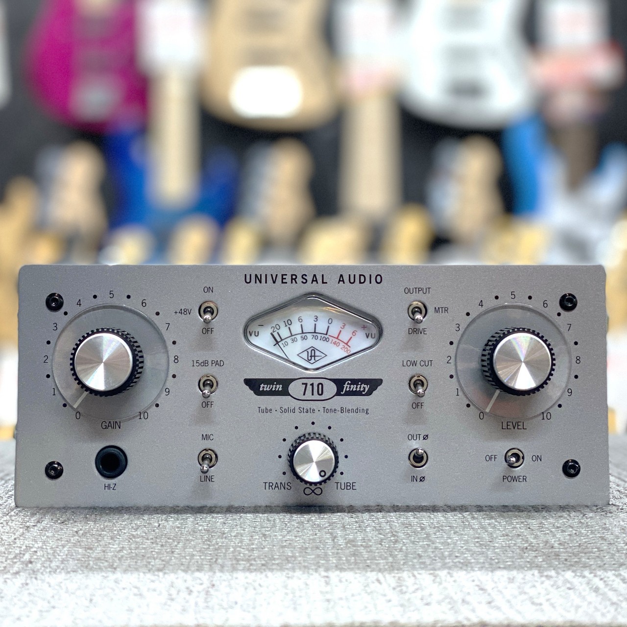 UNIVERSAL AUDIO 710 TWIN-FINITY マイクプリアンプ 710 Twin-Finity Tone-Blending Mic Preamplifier – Universal Audio