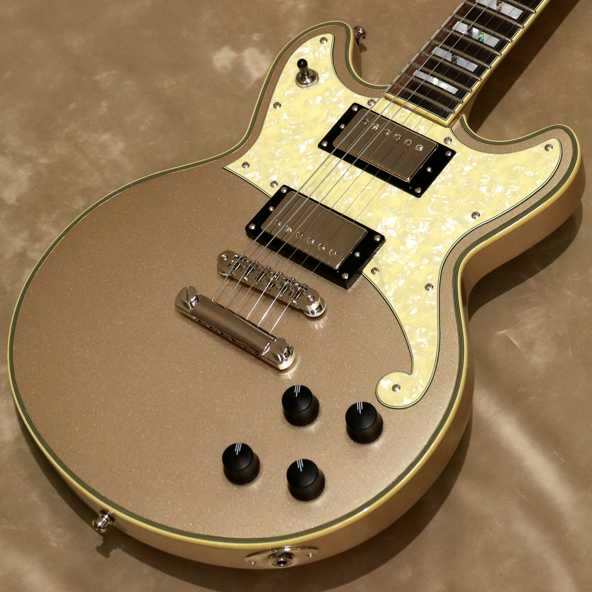 D'Angelico Deluxe Series Deluxe Brighton Desert Gold（新品