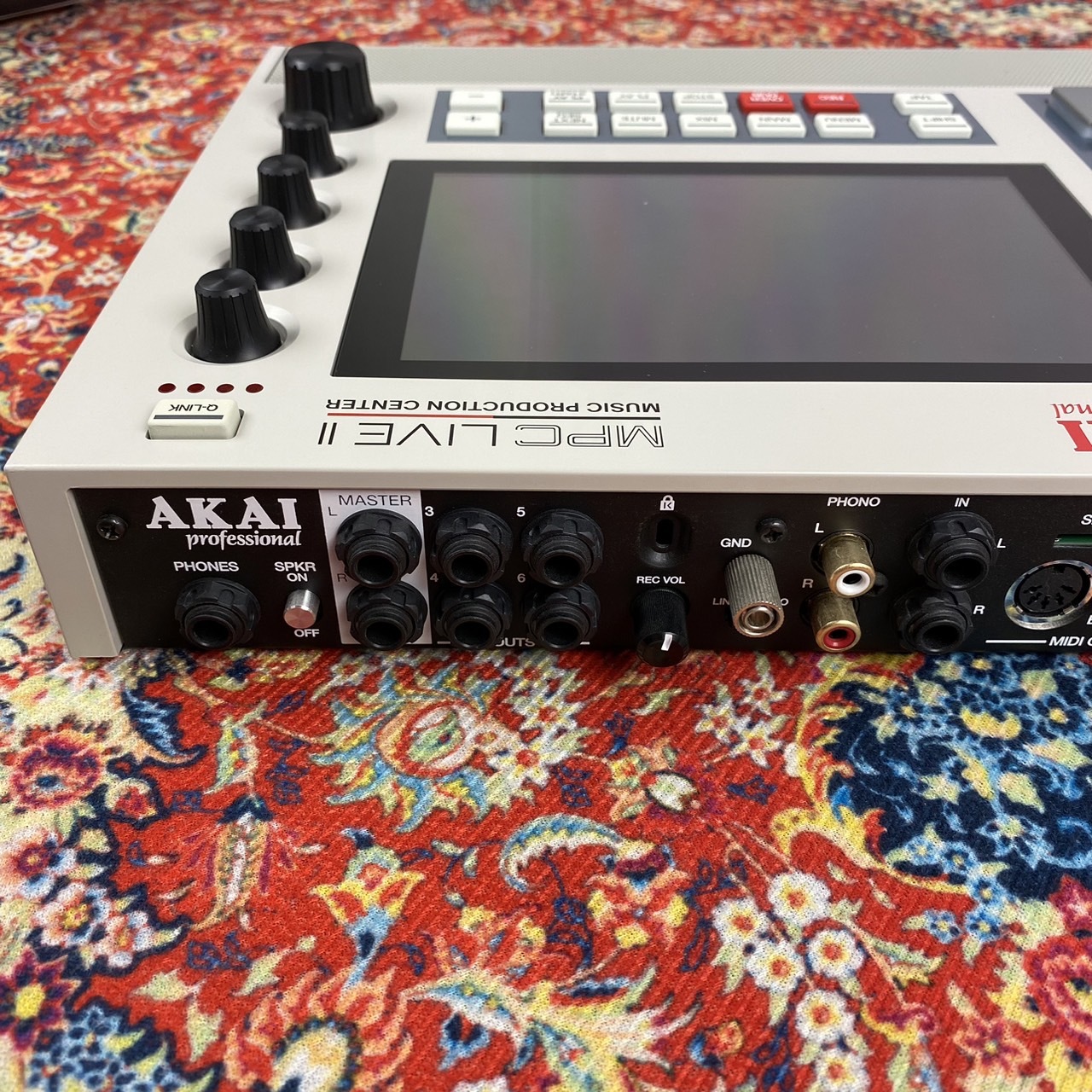 AKAI MPC Live II Retro Edition【DECKSAVER付属】【現物画像】（中古