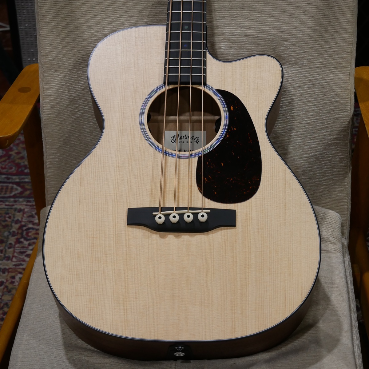 Martin 000C Jr E Bass 【コンパクトサイズエレアコ・ベース】（新品